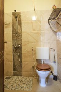 Ένα μπάνιο στο Tekrour- la case des hotes-Chambre privée avec piscine et terrasse