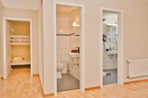 Ένα μπάνιο στο Apartment by Lake Brienz with lake view +28 φωτογραφίες