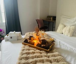 a tray of food sitting on top of a bed at DAMA Lodge in La Ferté-Bernard