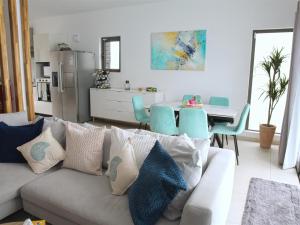 Η κουζίνα ή μικρή κουζίνα στο Golden Square Homes - Flic en Flac