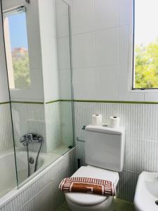 Ένα μπάνιο στο APARTAMENTO JARDINES by Hugo Beach Hotel