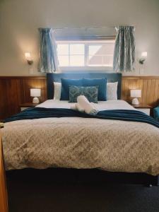 Ένα ή περισσότερα κρεβάτια σε δωμάτιο στο Huka Villas - Apartment