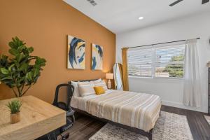 a bedroom with a bed and a table and a window at The Diamanti 3BD In the Heart of Dallas in Dallas