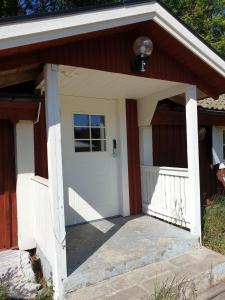 Fotografie z fotogalerie ubytování Nävekvarn, torp med bastu och badtunna nära vandringsled v destinaci Nävekvarn