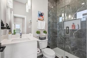 Koupelna v ubytování The Ruby 2BD In the Heart of FW + 37 fotografií