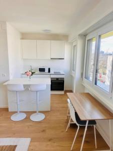 Afbeelding uit fotogalerij van The Minimalist free Parking in Pully