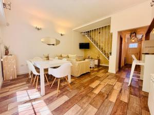 Televiisor ja/või meelelahutuskeskus majutusasutuses Casa Serena, calidez y estilo que abrazan