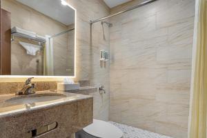 Ένα μπάνιο στο Best Western Jamaica Inn +25 φωτογραφίες