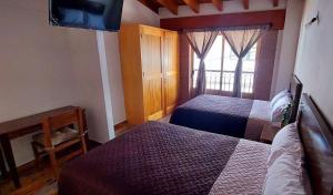 a bedroom with two beds and a window at Hotel Johanan in Valle de Bravo
