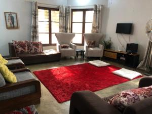 Posezení v ubytování Rehoboth Homestay