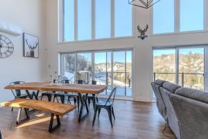 a dining room with a table and a couch at Le Panorama spa lake access in Saint Come