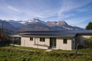 Nespecifikovaný výhled na hory nebo výhled na hory při pohledu z prázdninového domu + 22 fotografií