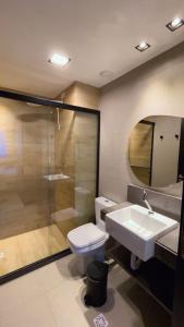 a bathroom with a toilet and a sink and a shower at WayQ7-Belísismo Flat p/3 pessoas, Tambaú, 200m mar in Tambaú
