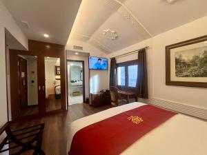 a hotel room with a bed with a red blanket at Hotel Boutique Casón De Los López in Toledo