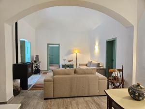a living room with a couch and a table at Casa Tradicional in Évora