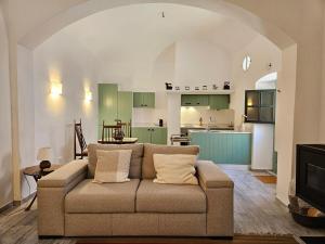 a living room with a couch and a kitchen at Casa Tradicional in Évora +24 photos