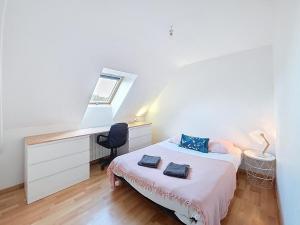 Ένα ή περισσότερα κρεβάτια σε δωμάτιο στο Maison calme avec jacuzzi privé aux portes de Rennes