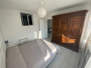 Ένα ή περισσότερα κρεβάτια σε δωμάτιο στο Il portico delle rose