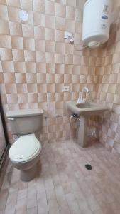 Koupelna v ubytování Amplío Hogar Cerca del Sambil + 18 fotografií