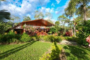 Κήπος έξω από το Guayacanes Ecolodge