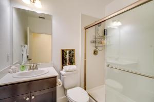 Ένα μπάνιο στο Hike, Play and Unwind Charming Reno Unit +16 φωτογραφίες