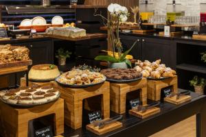 a bakery with many different types of pastries and pies at Blue Tree Premium Florianópolis in Florianópolis