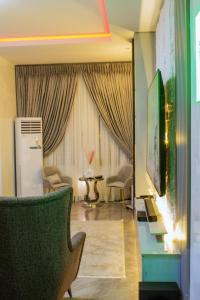 Χώρος καθιστικού στο New 3 Bed Duplex Near Abuja Airport & City Centre