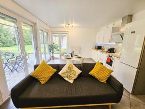 Η κουζίνα ή μικρή κουζίνα στο Sunny garden 1BR Flat with terrace