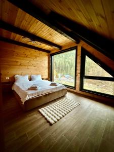 Postel nebo postele na pokoji v ubytování Coroana Muntilor