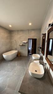 Koupelna v ubytování Sacred Grove Resort Sohra