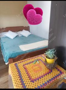 a bedroom with a bed with two hearts on the wall at Cabañas Julio Crespo - Coroico in Coroico