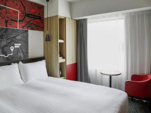 Ένα ή περισσότερα κρεβάτια σε δωμάτιο στο ibis Osaka Umeda