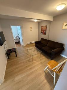 Istumisnurk majutusasutuses Airport Manor Unit 2, 2 Bedroom Apartment