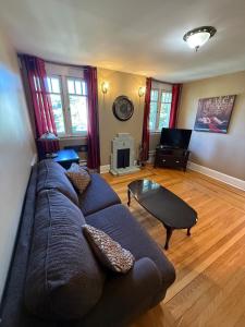 Posezení v ubytování Midstream Manor Unit 5 - 1 Bedroom Apartment + 6 fotografií