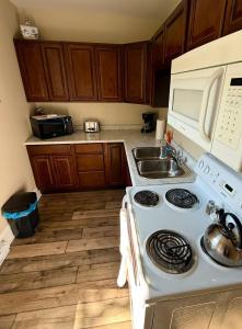 Η κουζίνα ή μικρή κουζίνα στο Waterfordbridge Apartments - 2 Bedroom Top Floor +5 φωτογραφίες