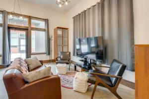 TV a/nebo společenská místnost v ubytování 3 Blocks to Dtwn! Cozy Sedro-Woolley Retreat!