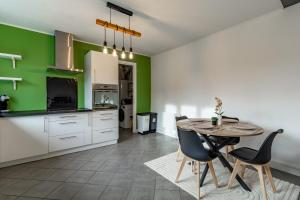 Η κουζίνα ή μικρή κουζίνα στο Maison plain-pied pour 5 per à 15' de Compiègne +8 φωτογραφίες