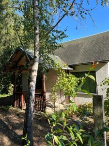 a house with a tree in front of it at Kuća za odmor Sremac in Apatin