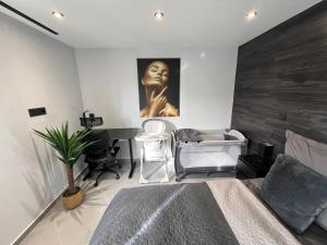 a bedroom with a bed and a desk and a painting at Luxury Apartment Schwabach 2 in Schwabach