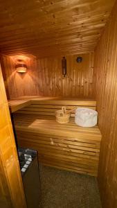 Et badeværelse på Family-friendly oasis with sauna & terrace