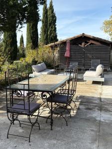 Αίθριο ή υπαίθριος χώρος στο Joli 2 pièces dans maison au calme absolu