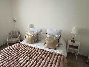 Ένα ή περισσότερα κρεβάτια σε δωμάτιο στο Joli 2 pièces dans maison au calme absolu