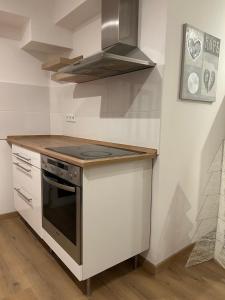 a kitchen with a stove and a stove top oven at Neue Erdgeschosswohnung in Zentrum von Rockenhausen in Rockenhausen