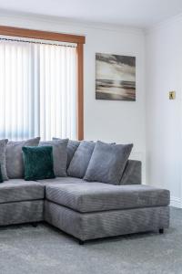 Posezení v ubytování Charming 2-Bedroom House in Boddam by CMC Stays