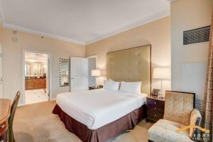 Ένα ή περισσότερα κρεβάτια σε δωμάτιο στο MGM Signature-33-714 1BR 2-Bath Balcony Suite