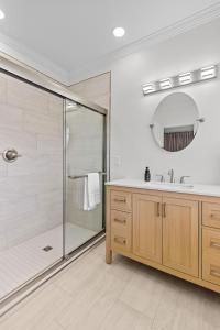 Koupelna v ubytování Duckworth King Queen Sub Pent Harbour Vw + 17 fotografií