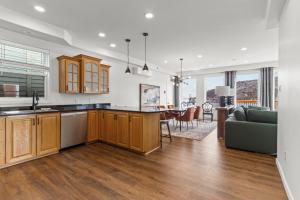 Kuchyň nebo kuchyňský kout v ubytování Duckworth 2 Kings Penthouse Harbour Vws