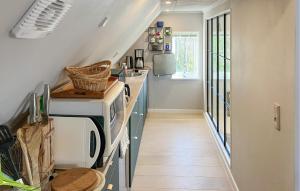 Køkken eller tekøkken på 2 Bedroom Stunning Home In Lemvig