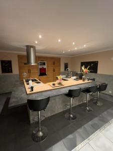 Kuchyň nebo kuchyňský kout v ubytování La Villa d'Elioth + 2 fotografie