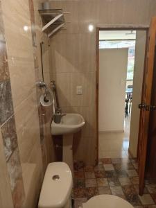 Un baño de Entire apartment in Ambato Ficoa 6 fotos más